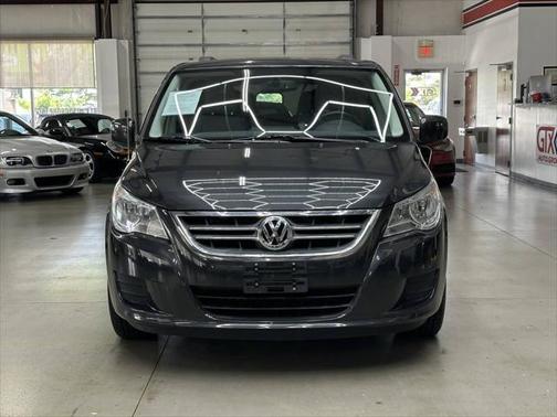 2011 Volkswagen Routan SE
