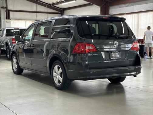 2011 Volkswagen Routan SE