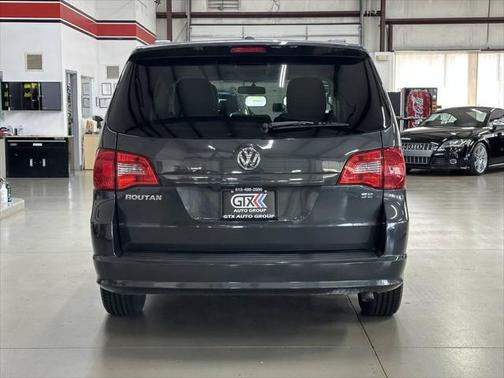 2011 Volkswagen Routan SE