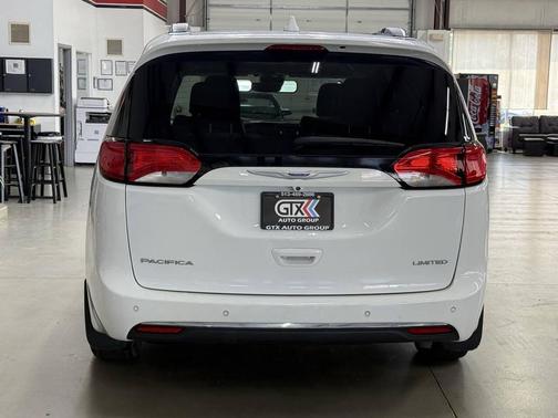 Bright White Clearcoat 2018 Chrysler Pacifica Limited