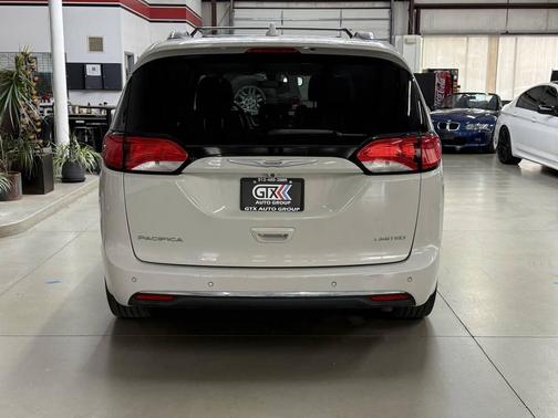 Tusk White 2017 Chrysler Pacifica Limited
