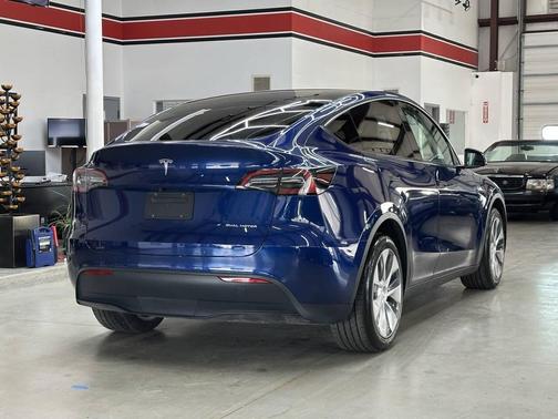 2022 Tesla Model Y Long Range Dual Motor All-Wheel Drive