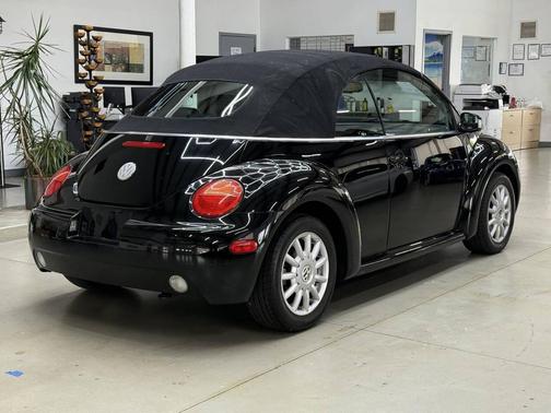 Uni Black/Black Cloth Roof 2005 Volkswagen New Beetle GLS