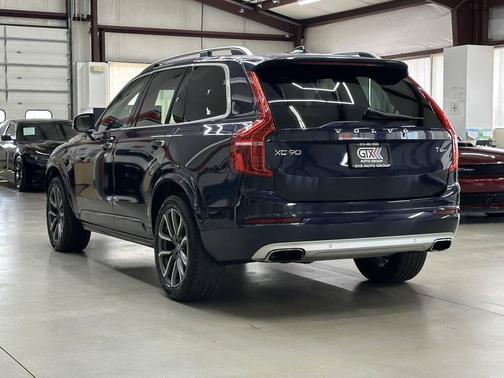 2017 Volvo XC90 T6 Momentum