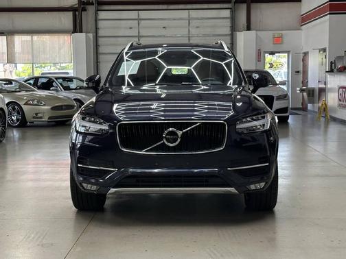 2017 Volvo XC90 T6 Momentum