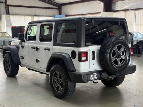 Bright White Clearcoat 2018 Jeep Wrangler Unlimited Sport