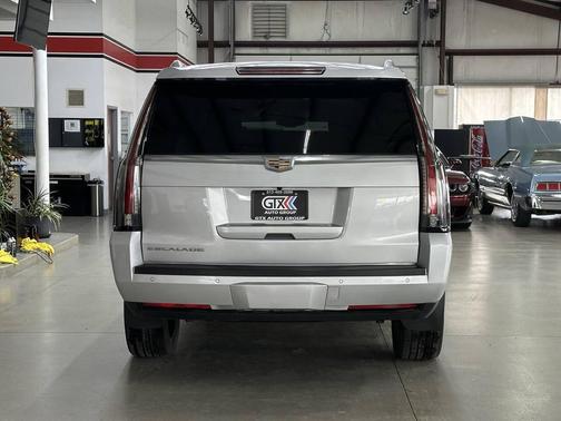 2016 Cadillac Escalade ESV Luxury