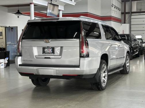 2016 Cadillac Escalade ESV Luxury