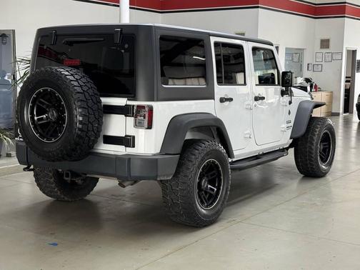 Bright White Clearcoat 2014 Jeep Wrangler Unlimited Sport