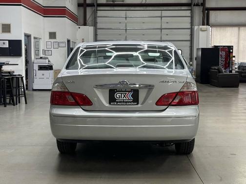 2004 Toyota Avalon XL