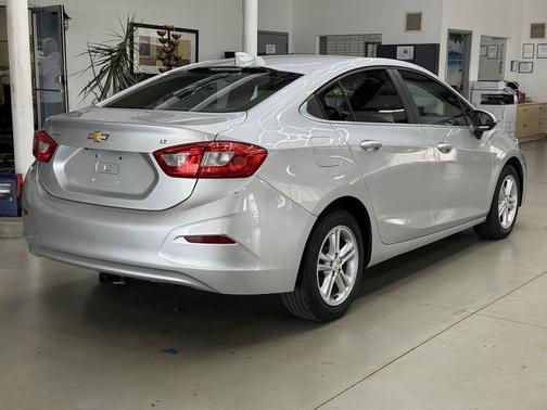 Silver Ice Metallic 2017 Chevrolet Cruze LT