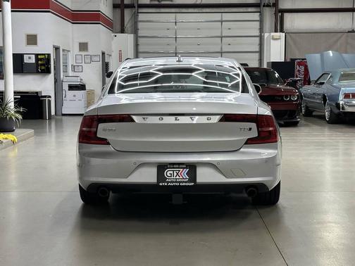 2018 Volvo S90 T5 Momentum