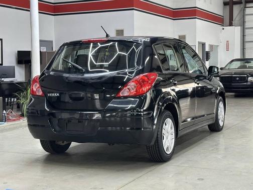 2011 Nissan Versa 1.8 S