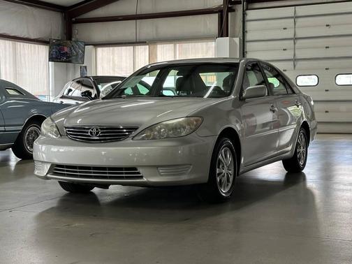 2005 Toyota Camry LE V6