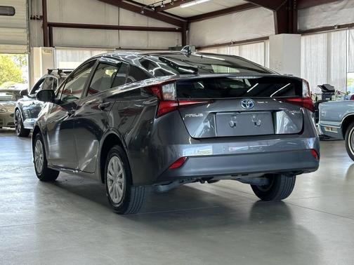 2022 Toyota Prius LE