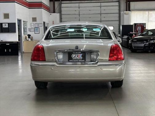 2004 Lincoln Town Car Signature