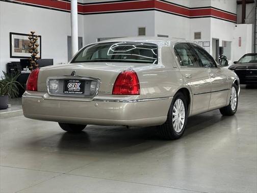 2004 Lincoln Town Car Signature