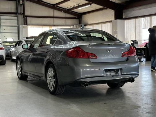 2010 INFINITI G37x Base