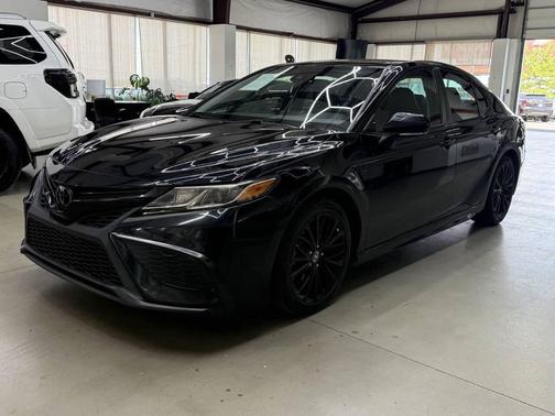 Midnight Black Metallic 2022 Toyota Camry SE