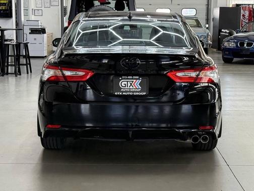 Midnight Black Metallic 2020 Toyota Camry SE