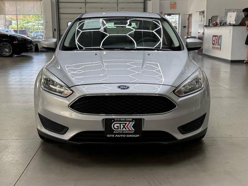 Ingot Silver Metallic 2017 Ford Focus SE