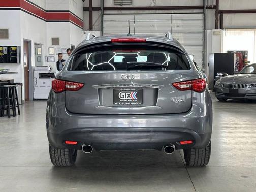 2016 INFINITI QX70 Base