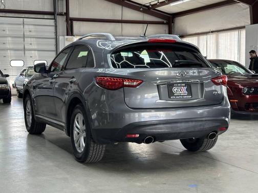 2016 INFINITI QX70 Base