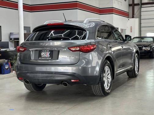 2016 INFINITI QX70 Base