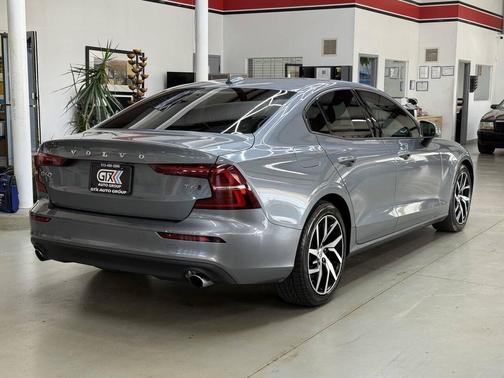 GRAY 2020 Volvo S60 T6 Momentum