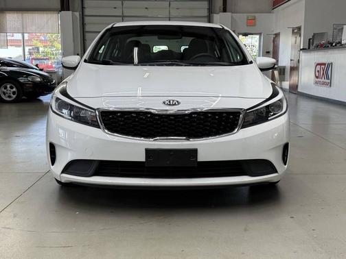 Snow White Pearl 2018 Kia Forte LX