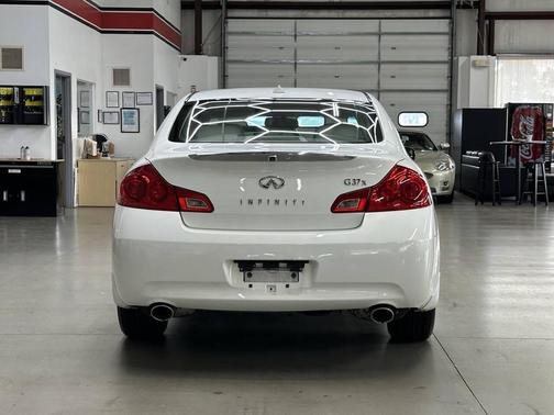 2009 INFINITI G37x Base