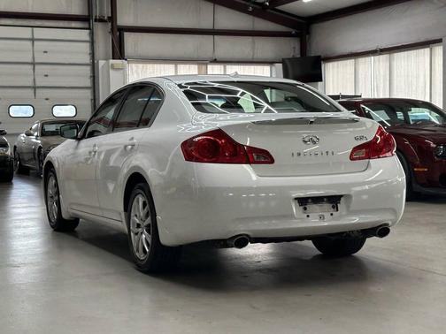 2009 INFINITI G37x Base