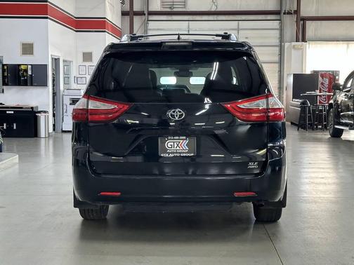 2018 Toyota Sienna XLE