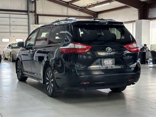 2018 Toyota Sienna XLE