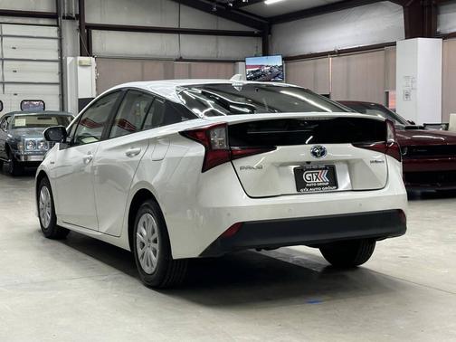 2020 Toyota Prius LE