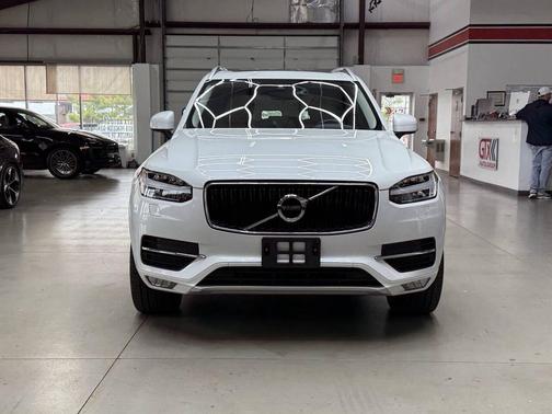 2016 Volvo XC90 T6 Momentum