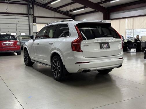 2016 Volvo XC90 T6 Momentum