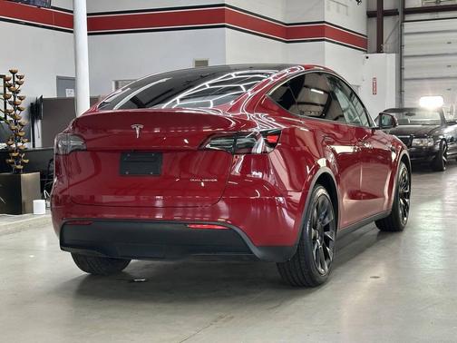 2022 Tesla Model Y Long Range Dual Motor All-Wheel Drive