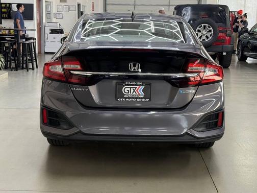 Modern Steel Metallic 2018 Honda Clarity Plug-In Hybrid Base