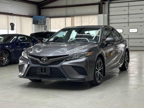 2019 Toyota Camry SE