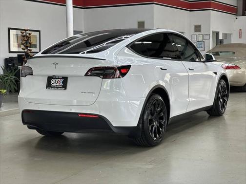 2022 Tesla Model Y Long Range Dual Motor All-Wheel Drive