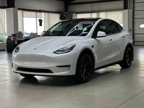 2022 Tesla Model Y Long Range Dual Motor All-Wheel Drive