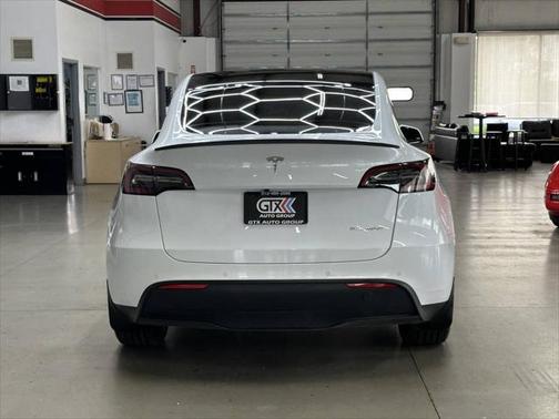 2022 Tesla Model Y Long Range Dual Motor All-Wheel Drive