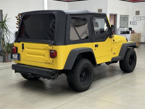 YELLOW 2002 Jeep Wrangler SE