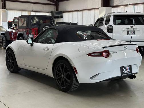 Arctic White 2016 Mazda MX-5 Miata Club