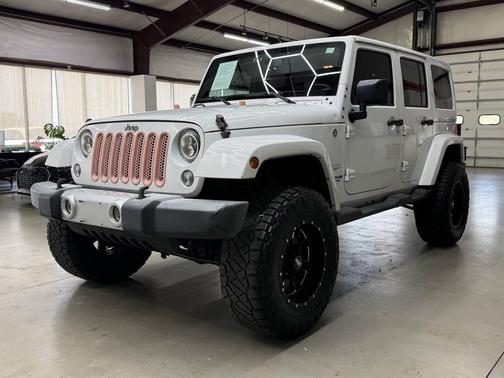 Bright White Clearcoat 2015 Jeep Wrangler Unlimited Sahara