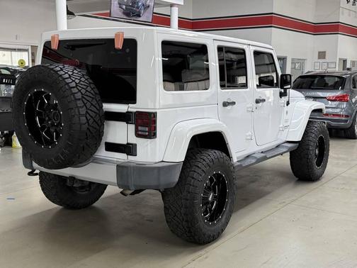 Bright White Clearcoat 2015 Jeep Wrangler Unlimited Sahara