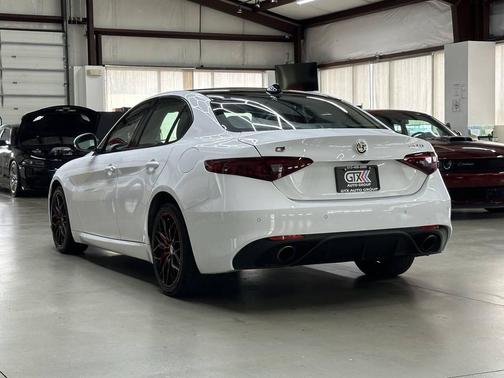 2017 Alfa Romeo Giulia Base