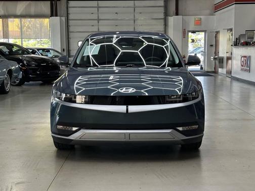 2022 Hyundai IONIQ 5 SE