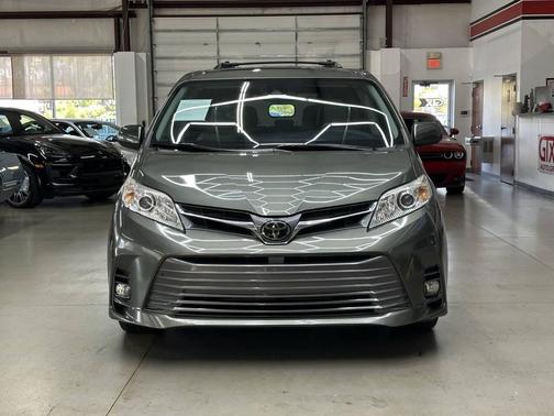2018 Toyota Sienna XLE Premium